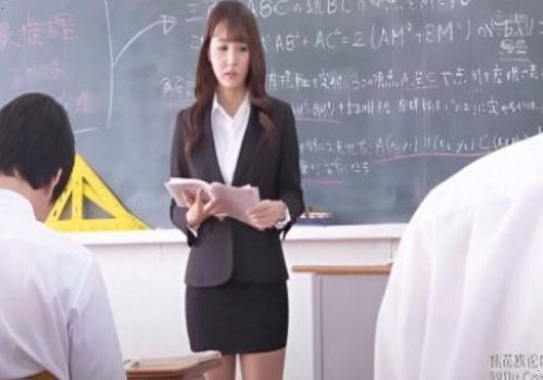 Chỉ vì cô giáo nóng bỏng mà các nam sinh làm liều cưỡng hiếp